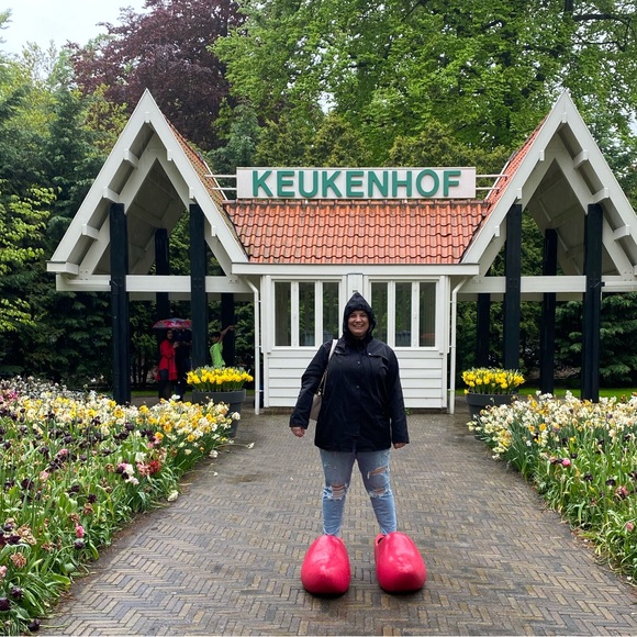 Meet your Posher, Anneliese - Picture 1 of 2